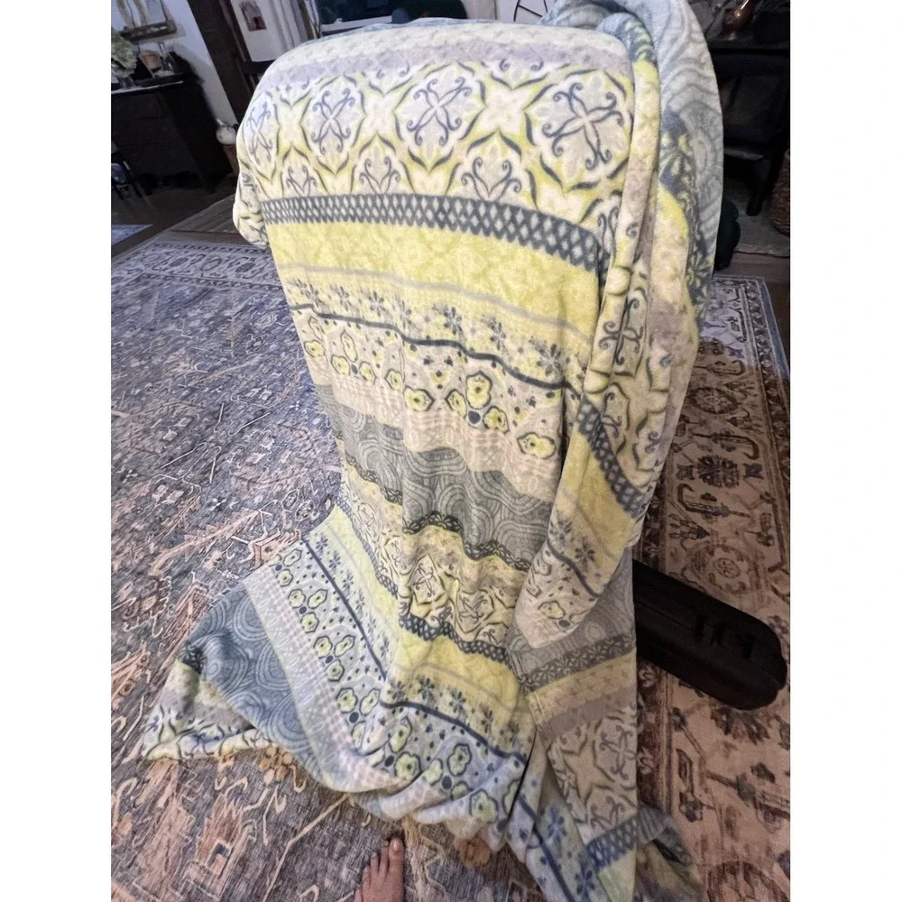 Cynthia Rowley Throw Blanket 77x57 Inches Boho Blue White Lime Green- Small Hole